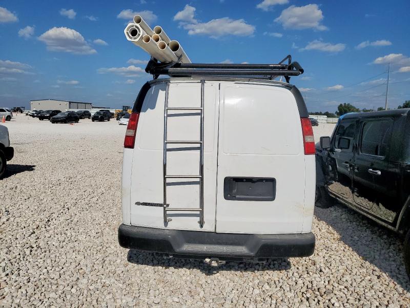 1GCWGAFG9H1165311 - 2017 CHEVROLET EXPRESS G2500 WHITE photo 6