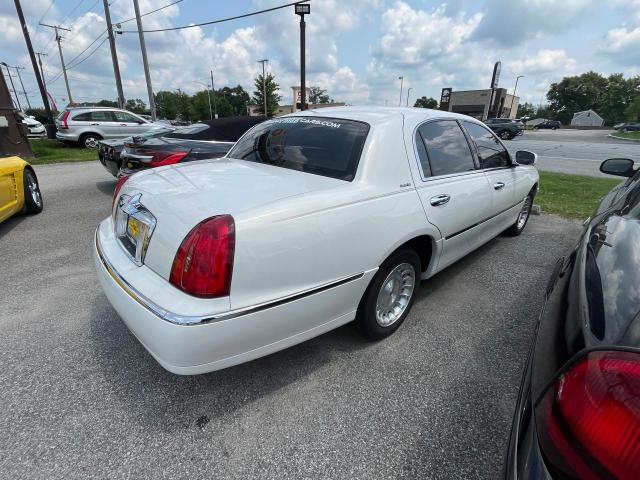 1LNHM81W5XY679473 - 1999 LINCOLN TOWN CAR EXECUTIVE WHITE photo 4