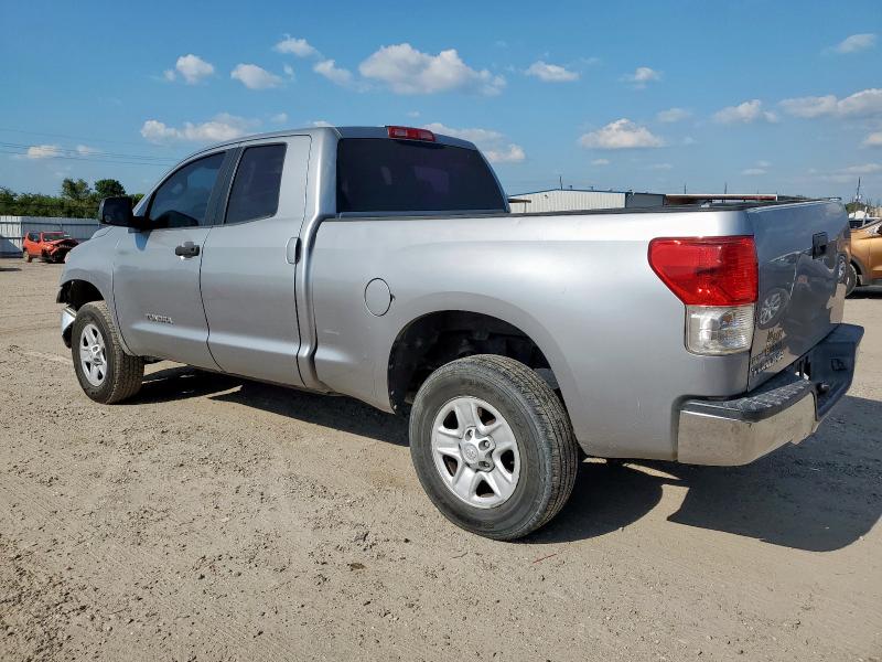 5TFRM5F10DX064853 - 2013 TOYOTA TUNDRA DOUBLE CAB SR5 SILVER photo 2