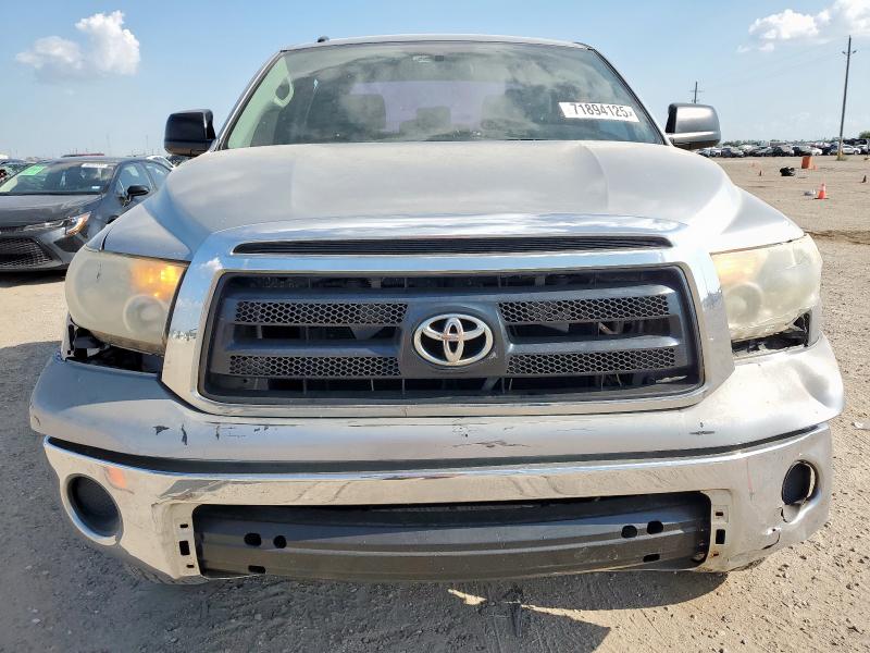 5TFRM5F10DX064853 - 2013 TOYOTA TUNDRA DOUBLE CAB SR5 SILVER photo 5