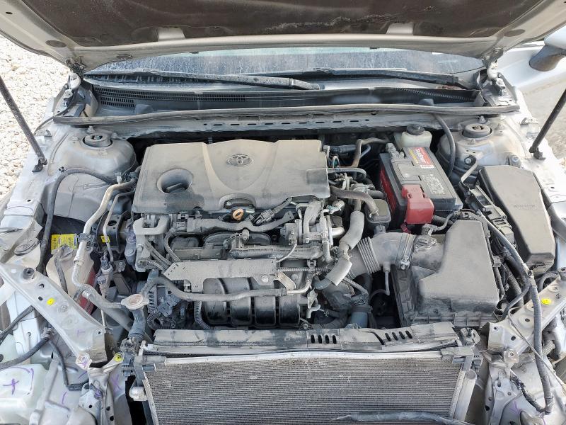 4T1B11HK1JU645814 - 2018 TOYOTA CAMRY L SILVER photo 11