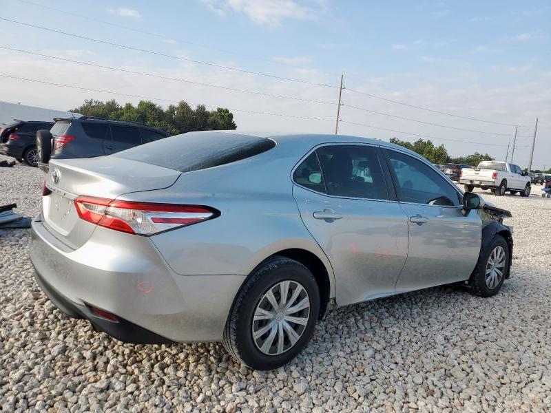 4T1B11HK1JU645814 - 2018 TOYOTA CAMRY L SILVER photo 3