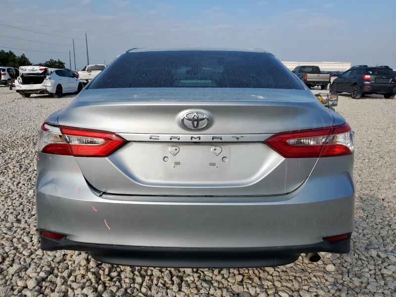 4T1B11HK1JU645814 - 2018 TOYOTA CAMRY L SILVER photo 6
