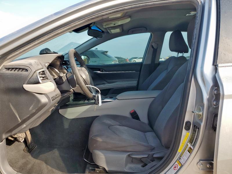 4T1B11HK1JU645814 - 2018 TOYOTA CAMRY L SILVER photo 7