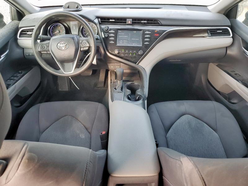 4T1B11HK1JU645814 - 2018 TOYOTA CAMRY L SILVER photo 8