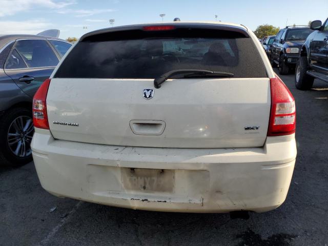 2D4FV48V05H679695 - 2005 DODGE MAGNUM SXT WHITE photo 6