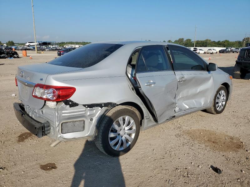 2T1BU4EE0DC943655 - 2013 TOYOTA COROLLA BASE Silber Foto 3