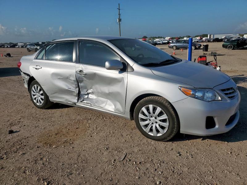 2T1BU4EE0DC943655 - 2013 TOYOTA COROLLA BASE Silber Foto 4