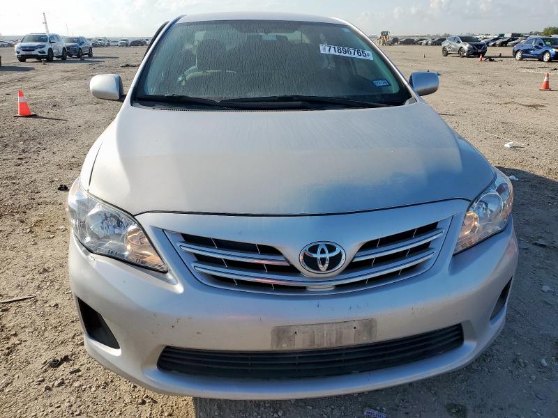 2T1BU4EE0DC943655 - 2013 TOYOTA COROLLA BASE Silber Foto 5