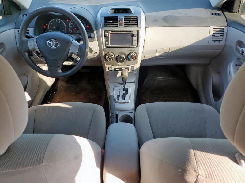 2T1BU4EE0DC943655 - 2013 TOYOTA COROLLA BASE Silber Foto 8