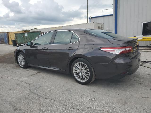 4T1B11HKXJU028847 - 2018 TOYOTA CAMRY L CHARCOAL photo 2