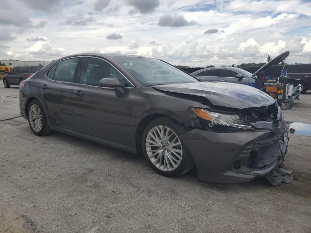 4T1B11HKXJU028847 - 2018 TOYOTA CAMRY L CHARCOAL photo 4