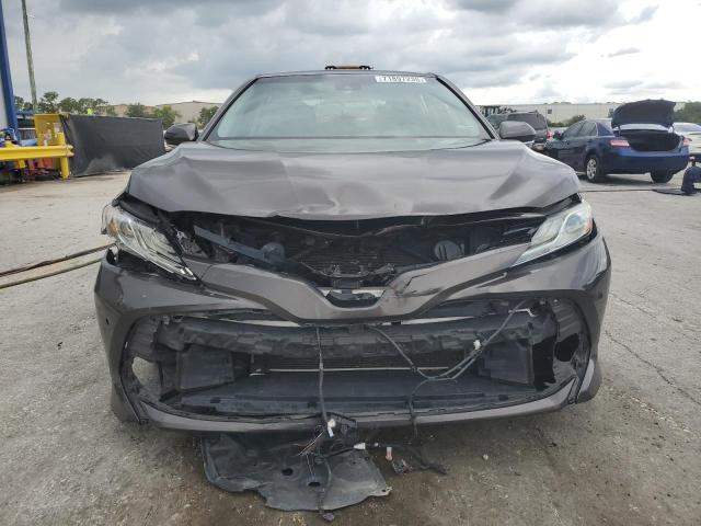 4T1B11HKXJU028847 - 2018 TOYOTA CAMRY L CHARCOAL photo 5