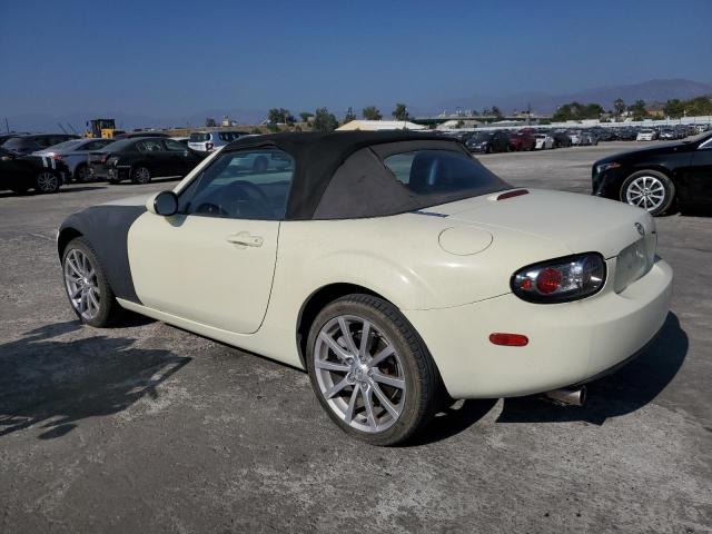 JM1NC25F060119679 - 2006 MAZDA MX-5 MIATA WHITE photo 2