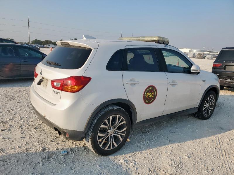 JA4AP3AU7HZ004244 - 2017 MITSUBISHI OUTLANDER ES WHITE photo 3