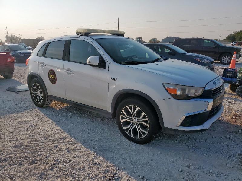 JA4AP3AU7HZ004244 - 2017 MITSUBISHI OUTLANDER ES WHITE photo 4