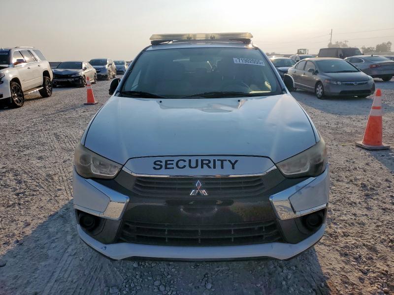 JA4AP3AU7HZ004244 - 2017 MITSUBISHI OUTLANDER ES WHITE photo 5