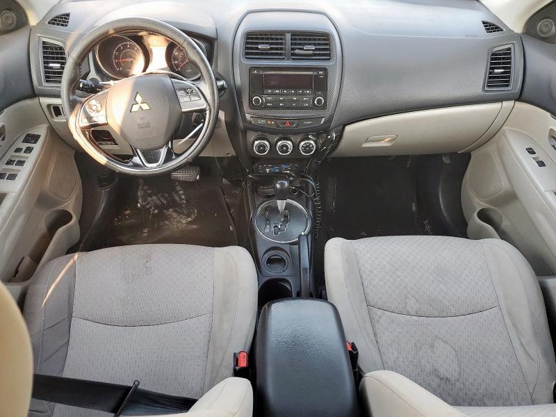 JA4AP3AU7HZ004244 - 2017 MITSUBISHI OUTLANDER ES WHITE photo 8