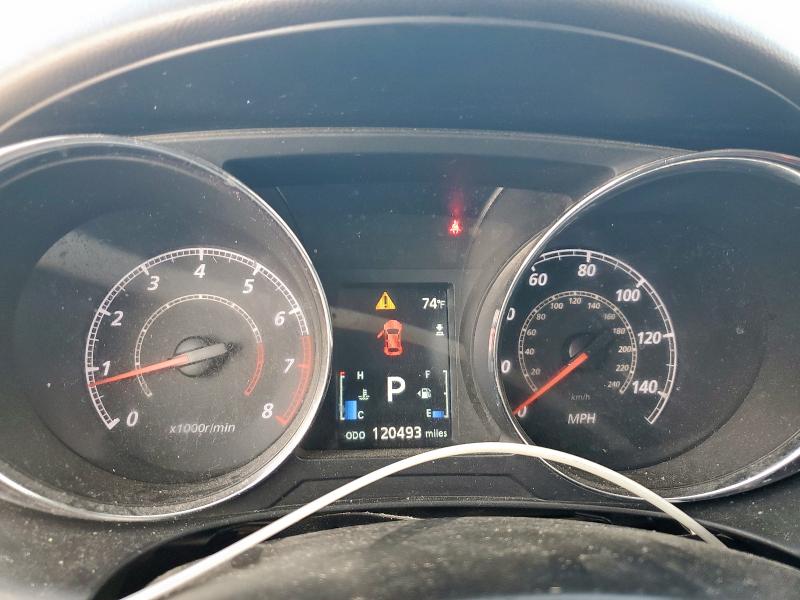 JA4AP3AU7HZ004244 - 2017 MITSUBISHI OUTLANDER ES WHITE photo 9