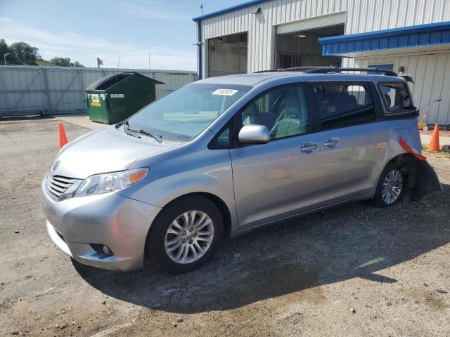 2013 TOYOTA SIENNA XLE, 