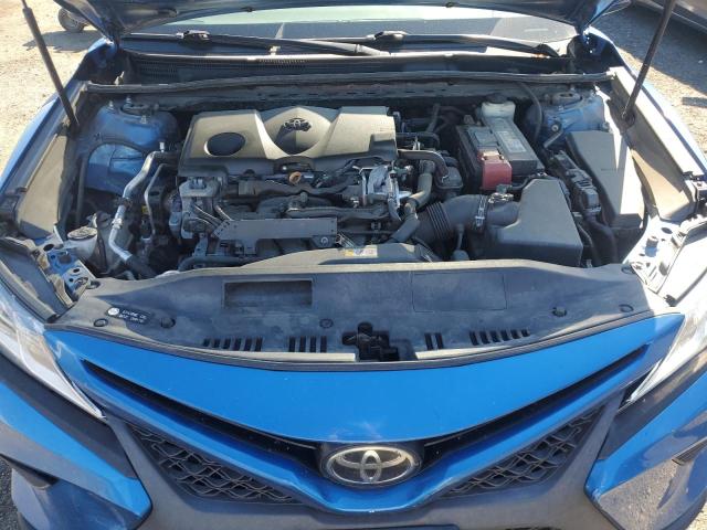 4T1B11HK0JU105032 - 2018 TOYOTA CAMRY L BLUE photo 11