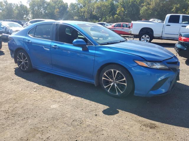 4T1B11HK0JU105032 - 2018 TOYOTA CAMRY L BLUE photo 4