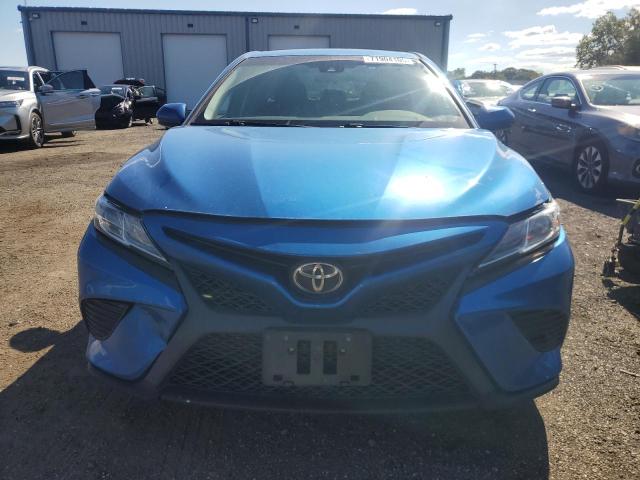 4T1B11HK0JU105032 - 2018 TOYOTA CAMRY L BLUE photo 5