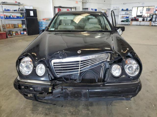 WDBJF65H7XA810832 - 1999 MERCEDES-BENZ E 320 BLACK photo 5