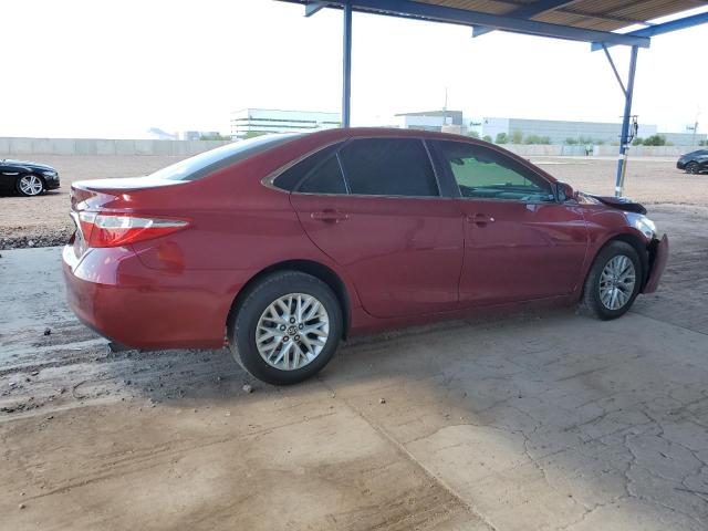 4T1BF1FK8HU641158 - 2017 TOYOTA CAMRY LE RED photo 3