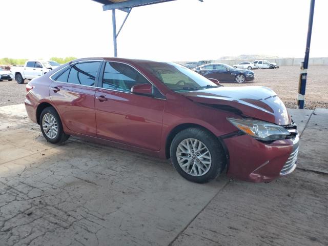 4T1BF1FK8HU641158 - 2017 TOYOTA CAMRY LE RED photo 4