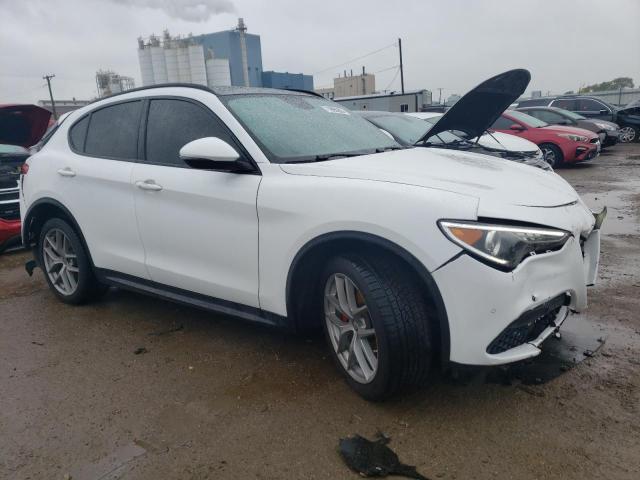 ZASFAKNN6J7B98803 - 2018 ALFA ROMEO STELVIO TI SPORT WHITE photo 4