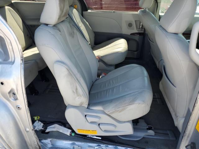5TDYK3DC7CS183532 - 2012 TOYOTA SIENNA XLE SILVER photo 11