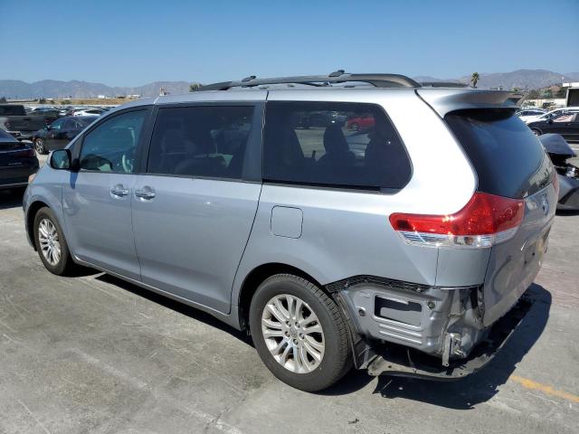 5TDYK3DC7CS183532 - 2012 TOYOTA SIENNA XLE SILVER photo 2