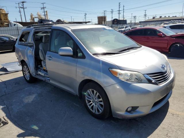 5TDYK3DC7CS183532 - 2012 TOYOTA SIENNA XLE SILVER photo 4
