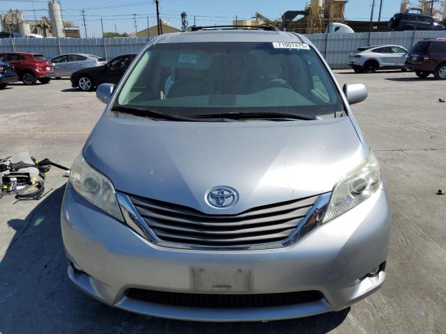5TDYK3DC7CS183532 - 2012 TOYOTA SIENNA XLE SILVER photo 5
