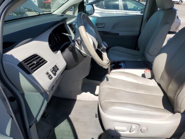 5TDYK3DC7CS183532 - 2012 TOYOTA SIENNA XLE SILVER photo 7