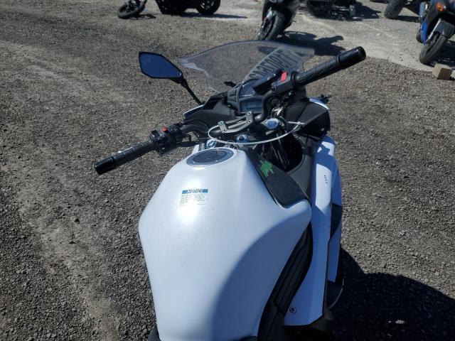 JKAEXEE1XFDA19895 - 2015 KAWASAKI EX650 E WHITE photo 5