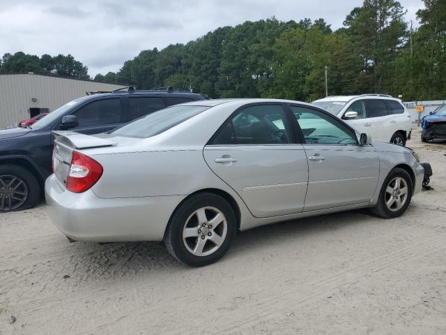 4T1BA32K34U504655 - 2004 TOYOTA CAMRY SE 银色 照片 3