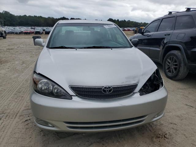 4T1BA32K34U504655 - 2004 TOYOTA CAMRY SE 银色 照片 5