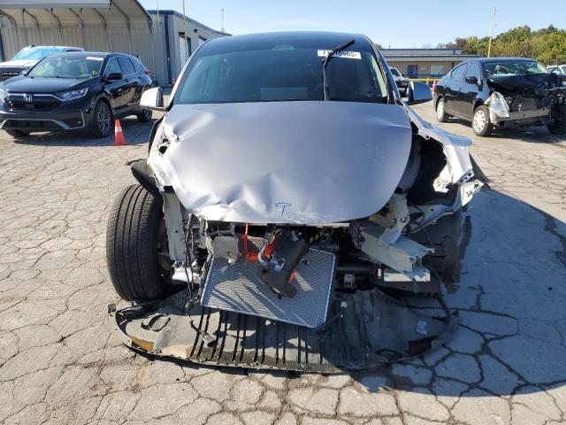 7SAYGDED2SF226811 - 2025 TESLA MODEL Y 灰色 照片 5