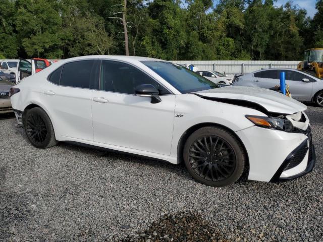 4T1G11AK3PU755434 - 2023 TOYOTA CAMRY SE NIGHT SHADE WHITE photo 4