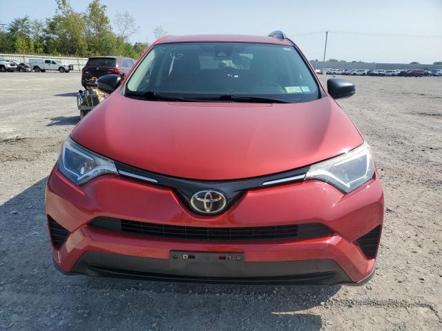 JTMBFREV2HJ121215 - 2017 TOYOTA RAV4 LE წითელი ფოტო 5