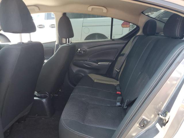 3N1CN7AP0JL805717 - 2018 NISSAN VERSA S GRAY photo 10