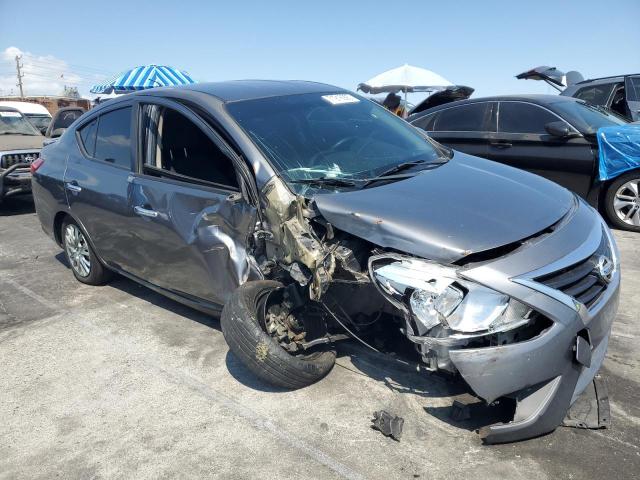 3N1CN7AP0JL805717 - 2018 NISSAN VERSA S GRAY photo 4