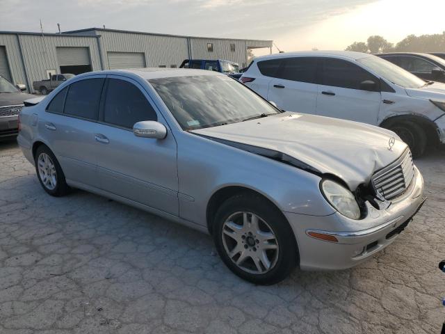 WDBUF65J63A105725 - 2003 MERCEDES-BENZ E 320 银色 照片 4