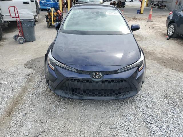 5YFEPMAEXNP390329 - 2022 TOYOTA COROLLA LE BLUE photo 5