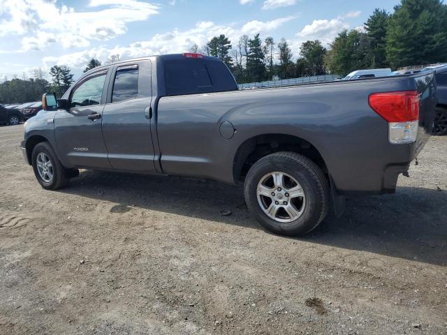 5TFCY5F15BX011976 - 2011 TOYOTA TUNDRA DOUBLE CAB SR5 GRAY photo 2