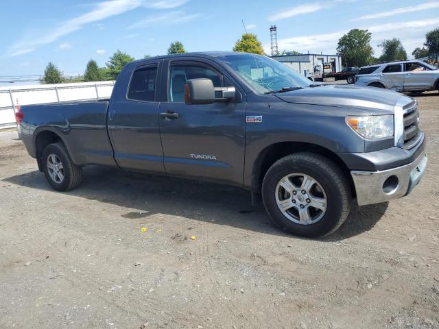 5TFCY5F15BX011976 - 2011 TOYOTA TUNDRA DOUBLE CAB SR5 GRAY photo 4