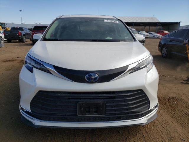 5TDYSKFC5MS007748 - 2021 TOYOTA SIENNA XLE WHITE photo 5