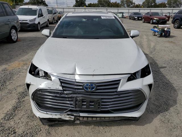 4T1B21FB2KU007489 - 2019 TOYOTA AVALON XLE WHITE photo 5